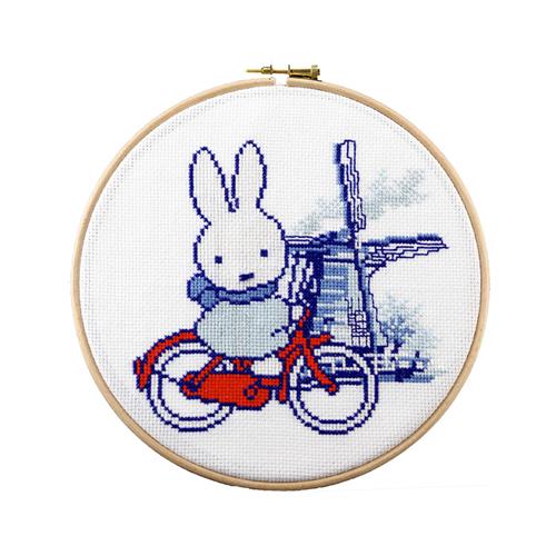 Pako 276.040 Borduurpakket telpatroon aïda Nijntje op fiets 20 cm rond