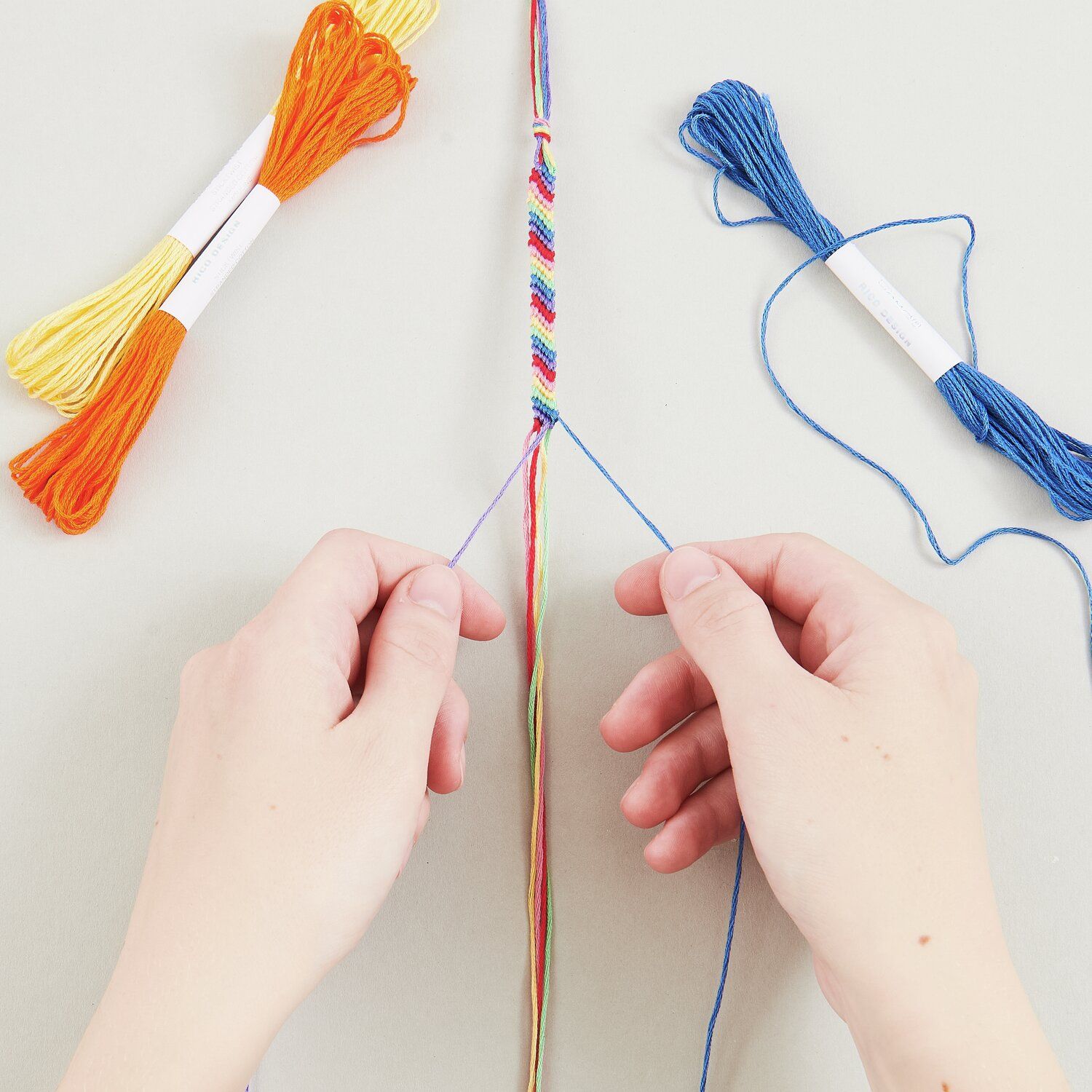 Rico DIY vriendschapsarmbanden set Classic Colours - Afbeelding 3
