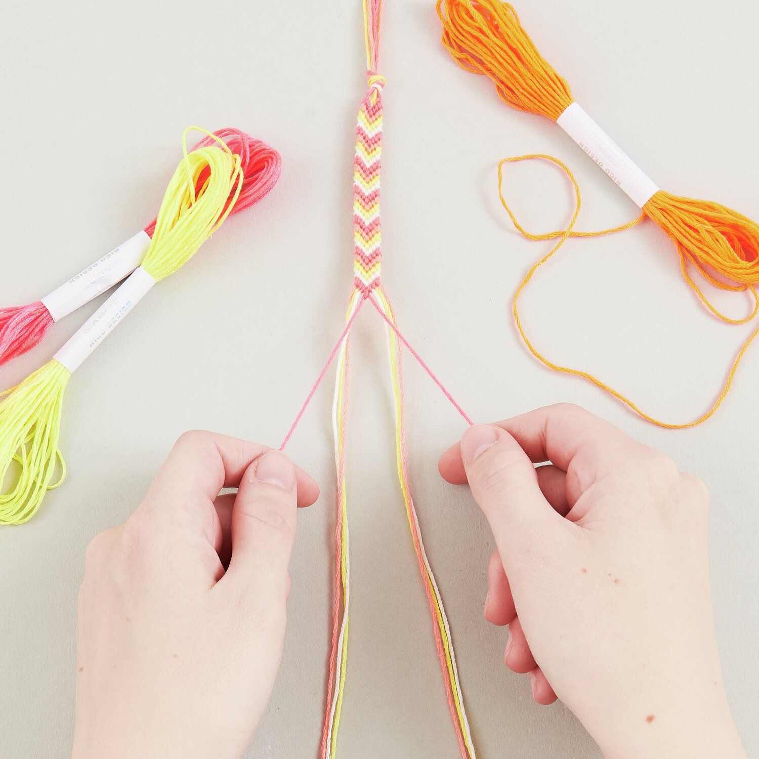 Rico DIY vriendschapsarmbanden set Neon Colours - Afbeelding 3