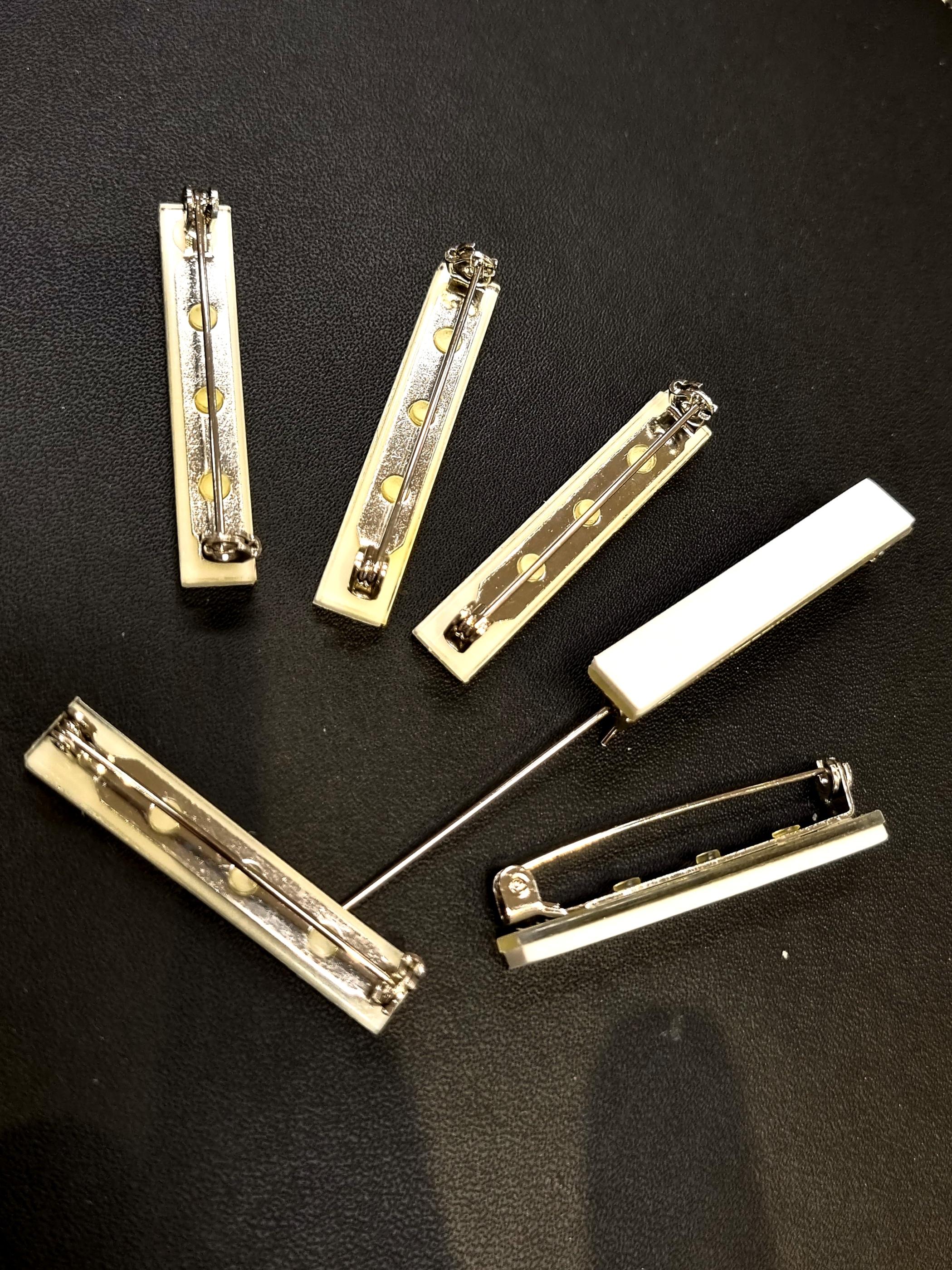 Brochespelden zelfklevend 38mm. corsage speld 