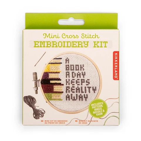 Kikkerland Mini Borduurpakket - A Book A Day 7,5cm - Afbeelding 3