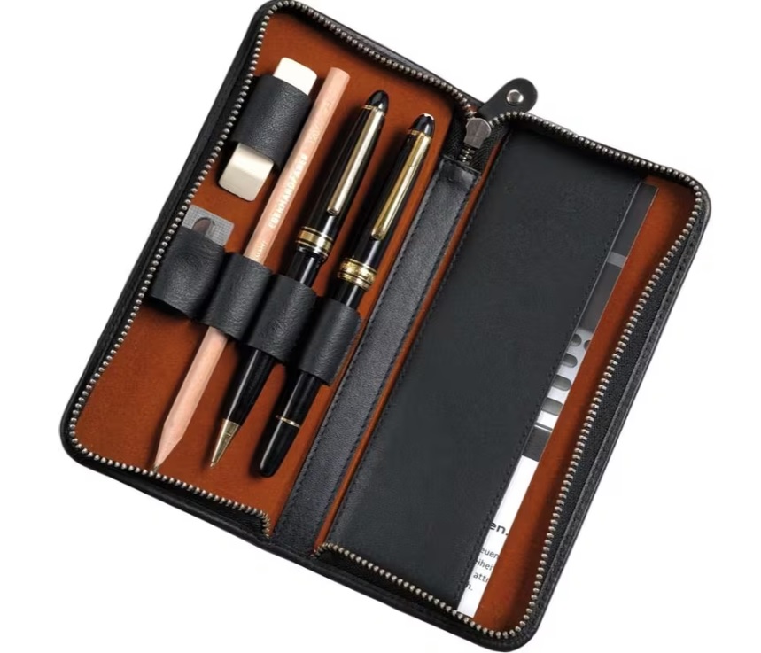 Pennenetui voor 3 stuks zwart leer met ritssluiting 17,5 x 8 x 2,5 cm.