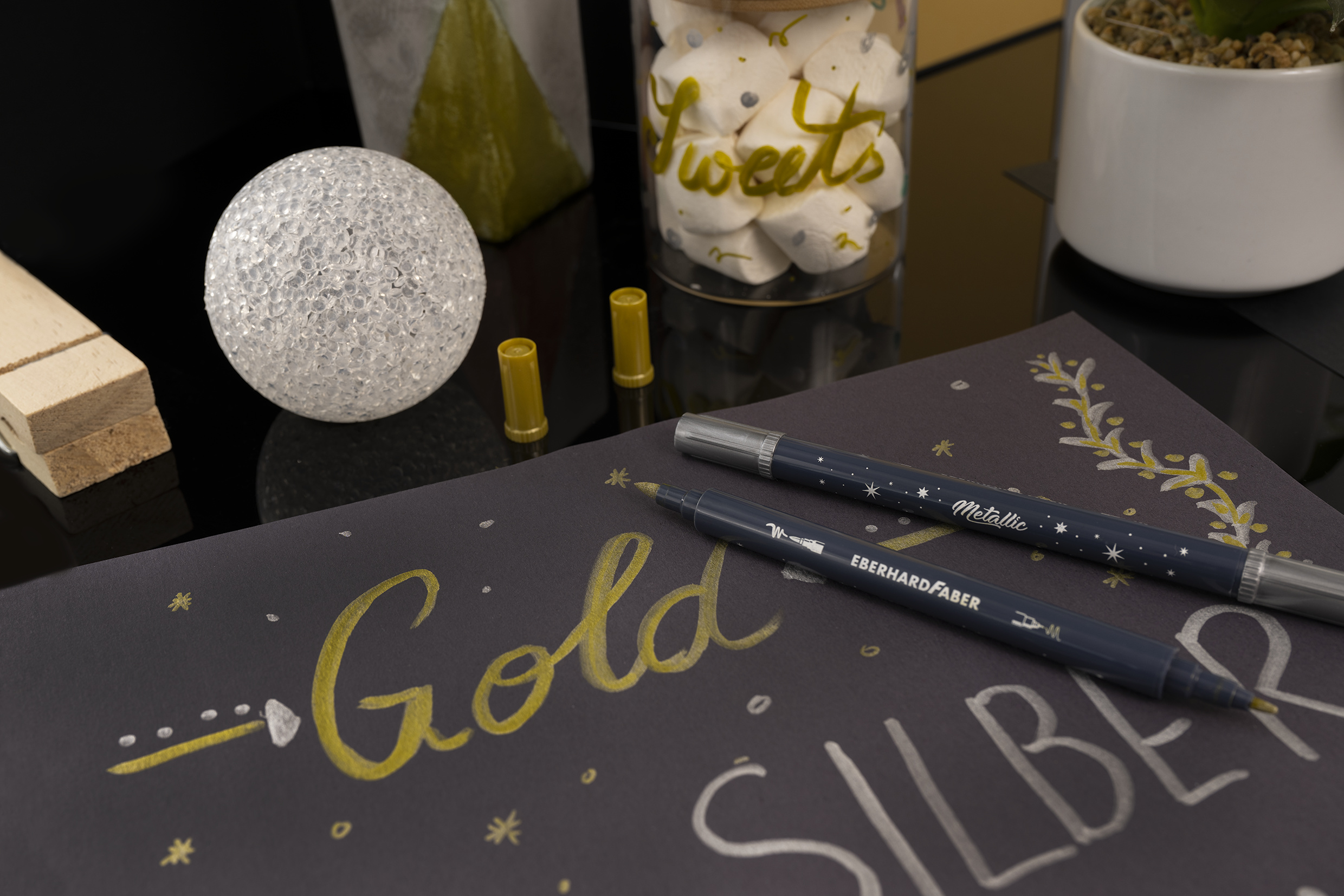 Eberhard Faber Metallic Markers (Stiften) Dubbelzijdig 0,8 en 1-10mm  Zilver En Goud - Afbeelding 3