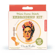 Kikkerland Mini Borduurpakket Frida Kahlo 7,5cm - Afbeelding 2